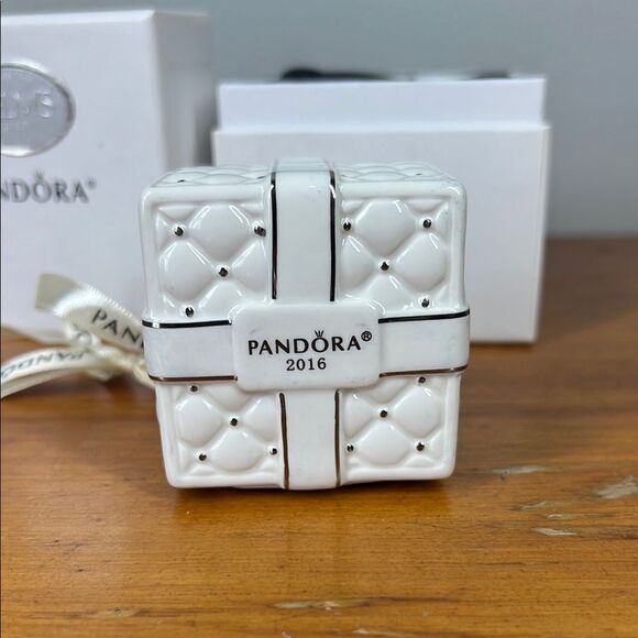 Pandora White Gift Box Ornament - Picture 4 of 7